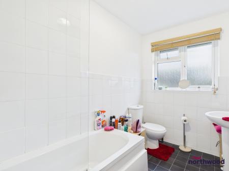 1 bedroom Apartment to let in Farmlands Close, Polegate, BN26