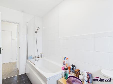 1 bedroom Apartment to let in Farmlands Close, Polegate, BN26