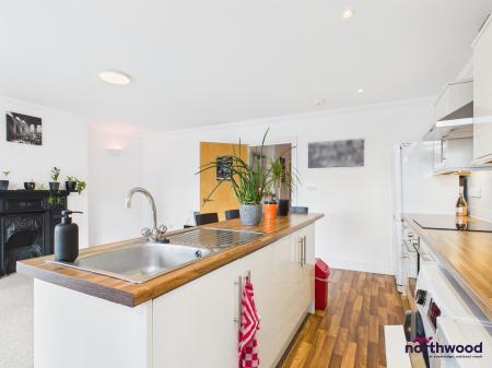 2 bedroom Flat to let in South Street, Little Chelsea, Eastbourne, BN21