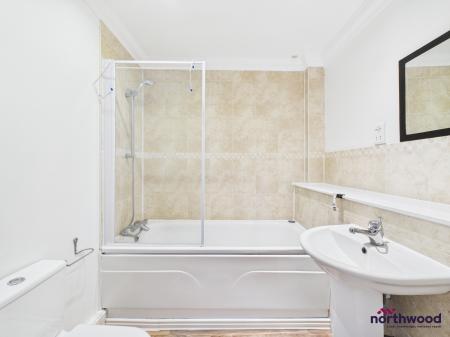 2 bedroom Flat to let in South Street, Little Chelsea, Eastbourne, BN21