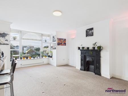 2 bedroom Flat to let in South Street, Little Chelsea, Eastbourne, BN21