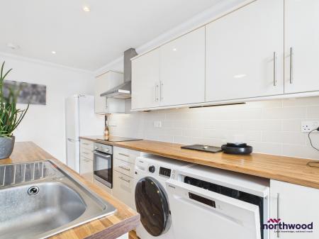 2 bedroom Flat to let in South Street, Little Chelsea, Eastbourne, BN21