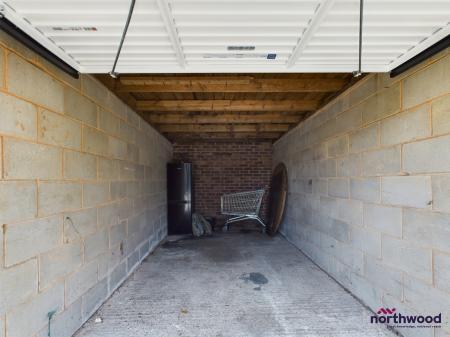 3 bedroom Terraced House to let in Southerden Close, Hailsham, BN27