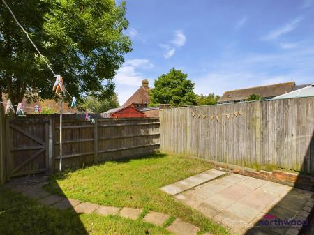3 bedroom Terraced House to let in Southerden Close, Hailsham, BN27