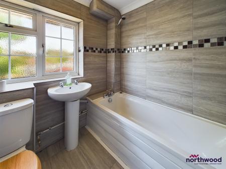 3 bedroom Terraced House to let in Southerden Close, Hailsham, BN27