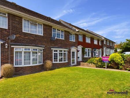 3 bedroom Terraced House to let in Southerden Close, Hailsham, BN27