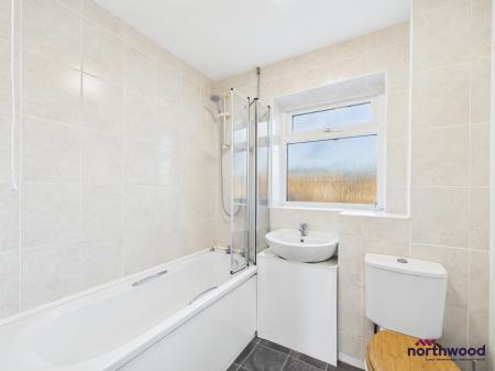 3 bedroom Terraced House to let in Honeysuckle Close, Langney, Eastbourne, BN23