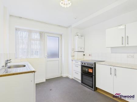 2 bedroom Flat to let in Seaside, Roselands, Eastbourne, BN22