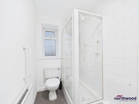 2 bedroom Flat to let in Seaside, Roselands, Eastbourne, BN22