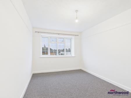 2 bedroom Flat to let in Seaside, Roselands, Eastbourne, BN22