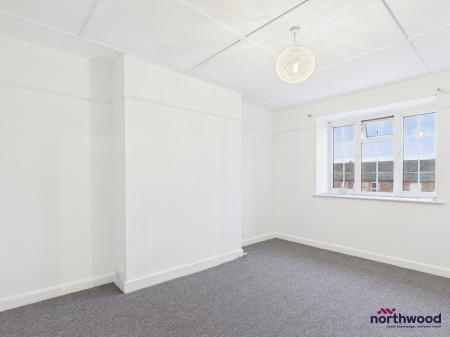 2 bedroom Flat to let in Seaside, Roselands, Eastbourne, BN22