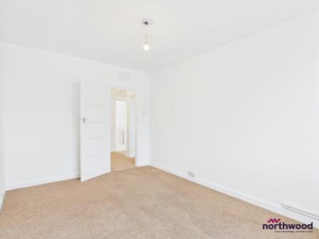 2 bedroom Flat to let in Roselands Avenue, Roselands, Eastbourne, BN22