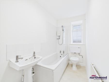 2 bedroom Flat to let in Roselands Avenue, Roselands, Eastbourne, BN22