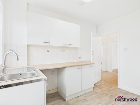 2 bedroom Flat to let in Roselands Avenue, Roselands, Eastbourne, BN22