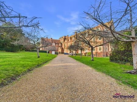 2 bedroom Maisonette to let in Darley Road, Eastbourne, BN20