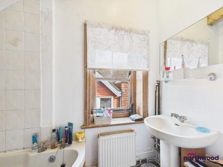 1 bedroom Flat to let in Southfields Road, Eastbourne, BN21