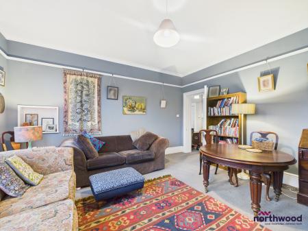 2 bedroom Flat for sale in Grassington Road, Lower Meads, Eastbourne, BN20