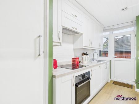 2 bedroom Flat for sale in Grassington Road, Lower Meads, Eastbourne, BN20