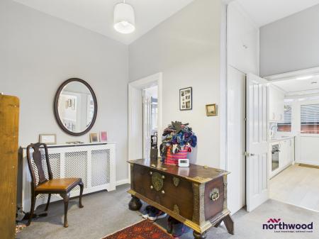 2 bedroom Flat for sale in Grassington Road, Lower Meads, Eastbourne, BN20