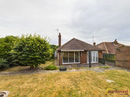 2 bedroom Bungalow to let in Elvin Crescent, Rottingdean, Brighton and Hove, BN2