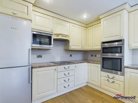 2 bedroom Bungalow to let in Elvin Crescent, Rottingdean, Brighton and Hove, BN2