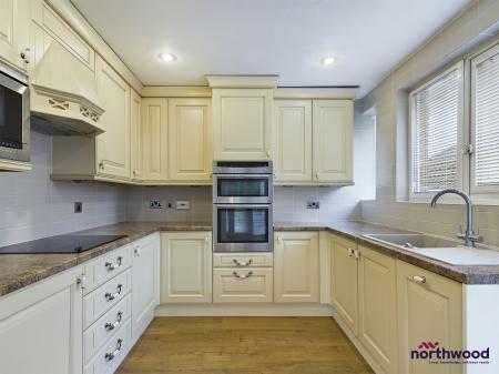 2 bedroom Bungalow to let in Elvin Crescent, Rottingdean, Brighton and Hove, BN2