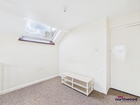 1 bedroom Studio flat to let in Jevington Gardens, Lower Meads, Eastbourne, BN21