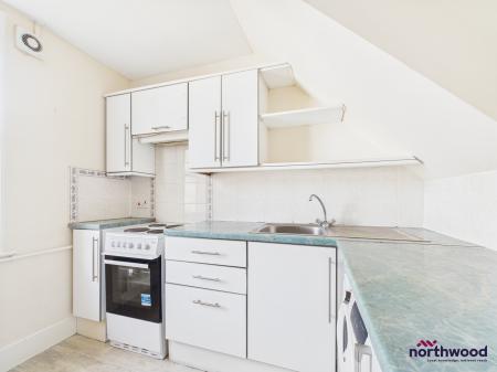 1 bedroom Studio flat to let in Jevington Gardens, Lower Meads, Eastbourne, BN21