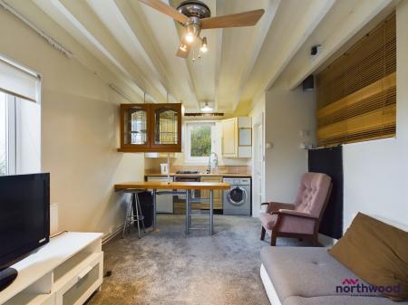 1 bedroom Flat to let in Hollington Park Road, St. Leonards-On-Sea, TN38