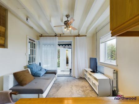 1 bedroom Flat to let in Hollington Park Road, St. Leonards-On-Sea, TN38