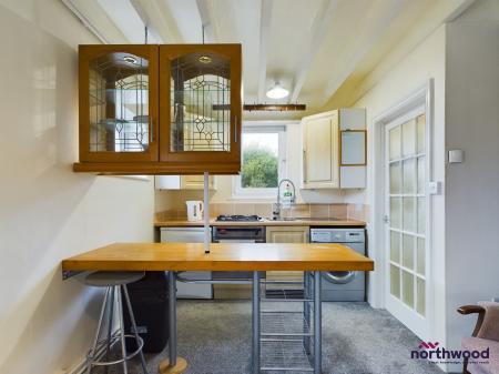 1 bedroom Flat to let in Hollington Park Road, St. Leonards-On-Sea, TN38