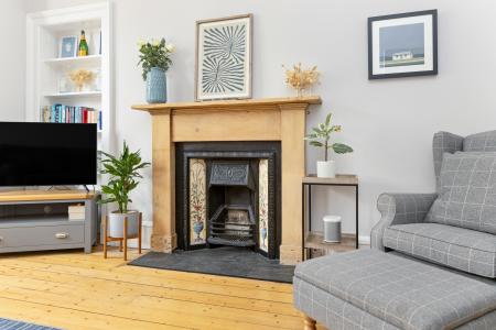 2 bedroom Flat for sale in 10/6 Comely Bank Place, Stockbridge, Edinburgh, EH4 1DU