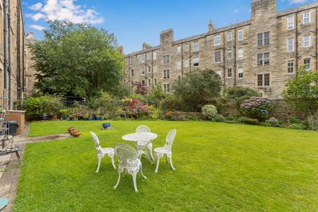 2 bedroom Flat for sale in 10/6 Comely Bank Place, Stockbridge, Edinburgh, EH4 1DU