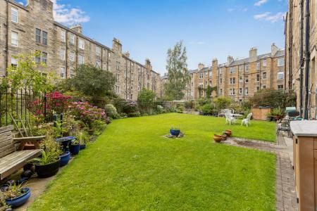 2 bedroom Flat for sale in 10/6 Comely Bank Place, Stockbridge, Edinburgh, EH4 1DU
