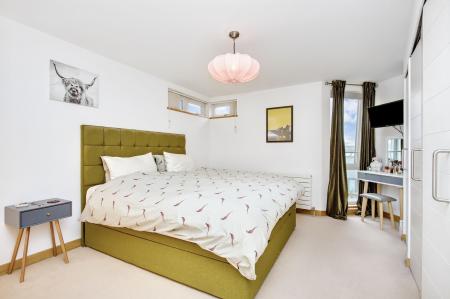 3 bedroom Flat for sale in 7 10 Dock Street, Edinburgh, EH6 6HU