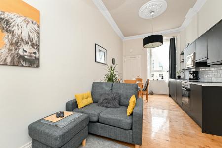 74 (1F2) Elm Row Edinburgh EH7 4AQ