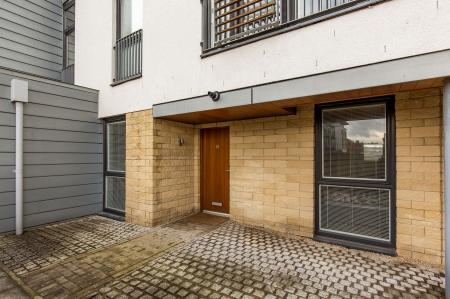 2 bedroom Flat for sale in 18 Kimmerghame Place, Edinburgh, EH4 2GE