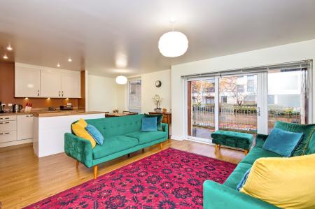 2 bedroom Flat for sale in 18 Kimmerghame Place, Edinburgh, EH4 2GE