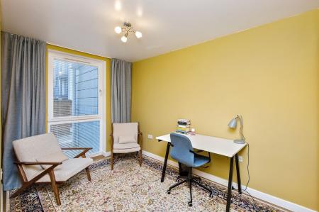 2 bedroom Flat for sale in 18 Kimmerghame Place, Edinburgh, EH4 2GE