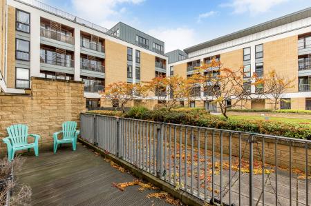 2 bedroom Flat for sale in 18 Kimmerghame Place, Edinburgh, EH4 2GE