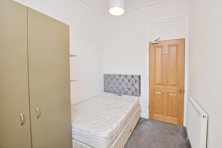 3 bedroom Flat to let in Blackwood Crescent, Edinburgh, EH9