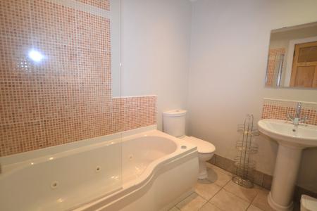 2 bedroom Flat to let in Dundee Terrace, Edinburgh, EH11