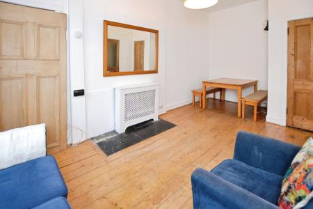 2 bedroom Flat to let in Dean Park Street, Stockbridge, Edinburgh, EH4