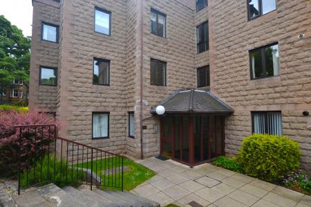3 bedroom Flat to let in Morningside Park, Morningside, Edinburgh, EH10