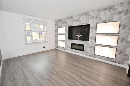 3 bedroom Flat to let in Broomhouse Avenue, Broomhouse, Edinburgh, EH11