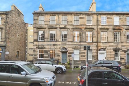 2 bedroom Flat to let in Cumberland Street, New Town, Edinburgh, EH3