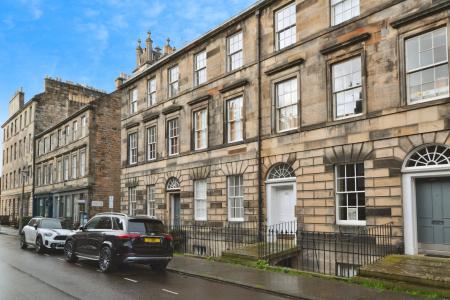 2 bedroom Flat to let in Cumberland Street, New Town, Edinburgh, EH3