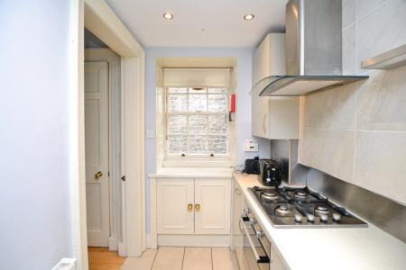 2 bedroom Flat to let in Cumberland Street, New Town, Edinburgh, EH3