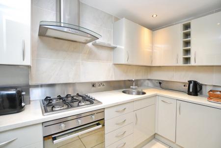 2 bedroom Flat to let in Cumberland Street, New Town, Edinburgh, EH3