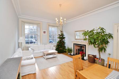 2 bedroom Flat to let in Cumberland Street, New Town, Edinburgh, EH3